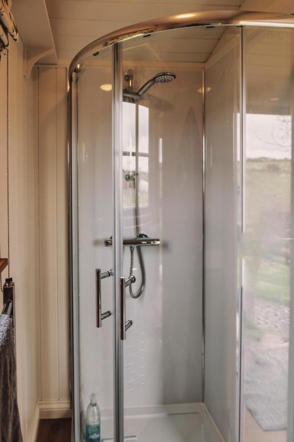 Luxury Shepherd'S Hut On Flower Farm With Outdoor Bath In Mid Cornwall Truro Eksteriør bilde
