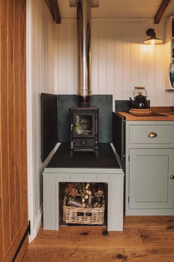 Luxury Shepherd'S Hut On Flower Farm With Outdoor Bath In Mid Cornwall Truro Eksteriør bilde