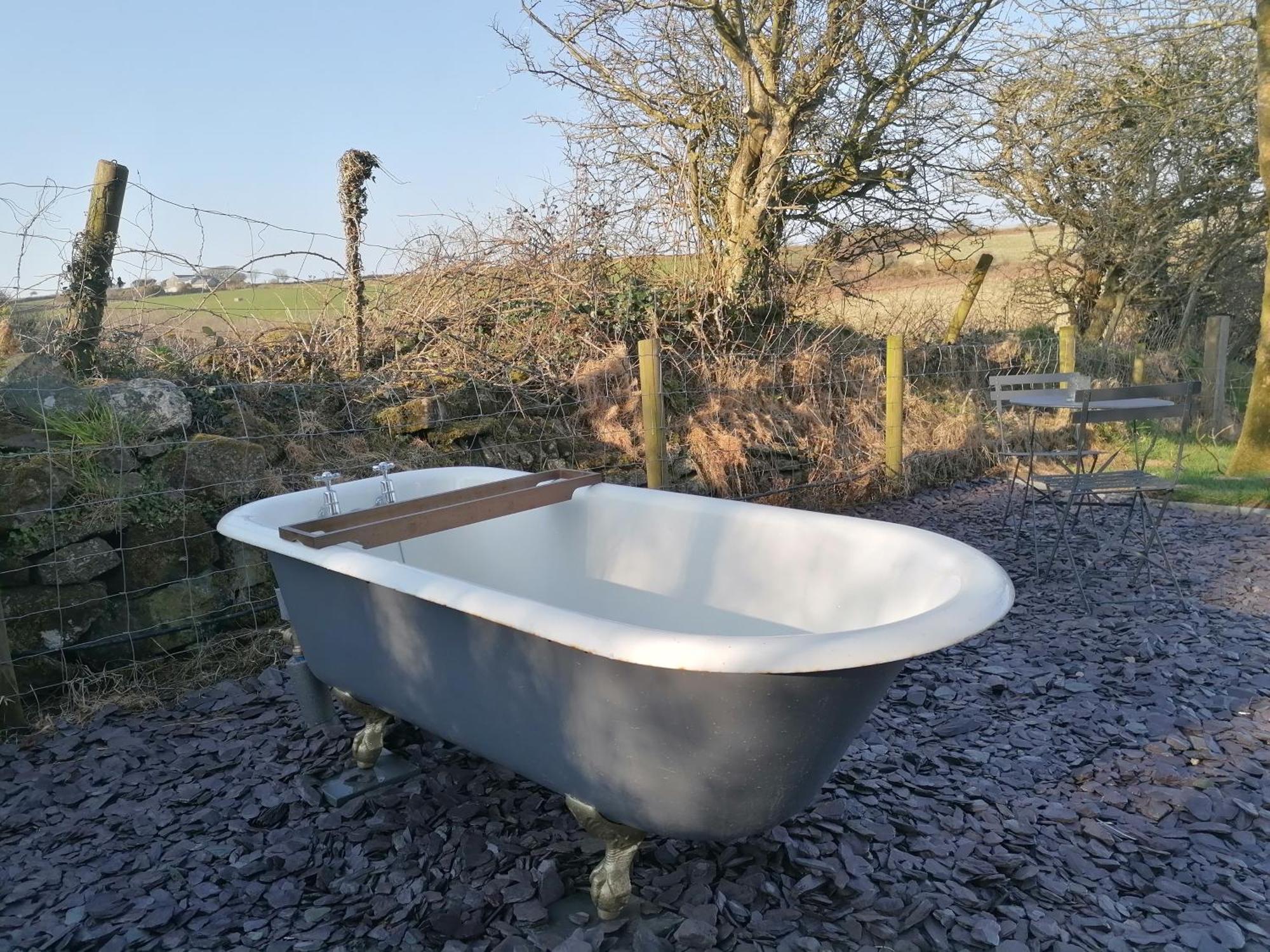 Luxury Shepherd'S Hut On Flower Farm With Outdoor Bath In Mid Cornwall Truro Eksteriør bilde